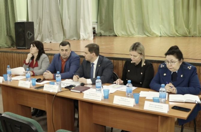 В Половодовском Доме культуры прошла мобильная приёмная главы администрации Соликамского городского округа.